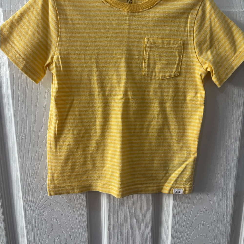 GAP Yellow Short Sleeve Tee Classic Design